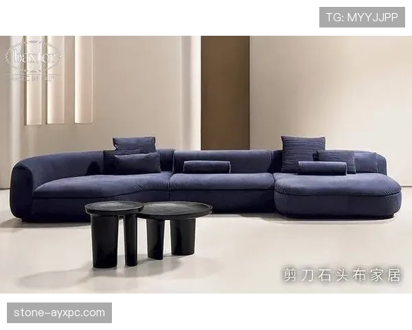 吴向东大球场上拼命,下了场竟然秒变豪宅沙发土豪? 吴向东大球场上拼命,下了场竟然秒变豪宅沙发土豪?